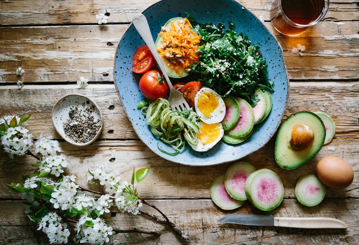 Colorful bowl of fiber-rich vegetables for gut health and metabolism