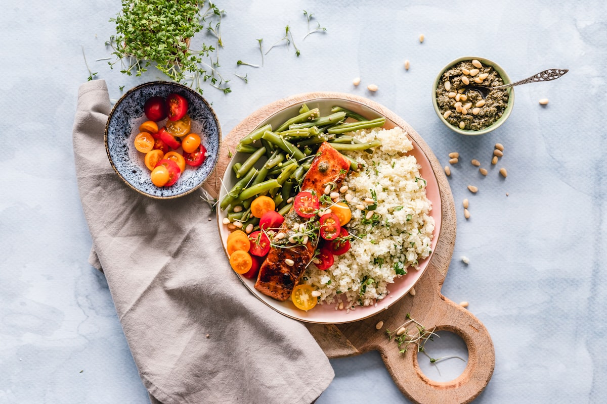 Healthy balanced meal on a table representing optimal eating times for metabolism
